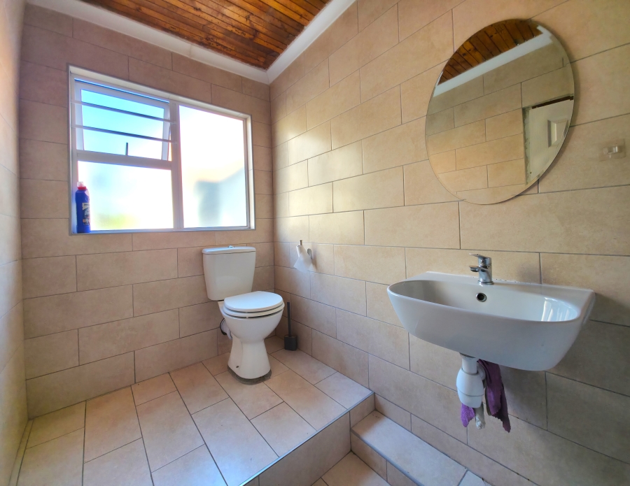 5 Bedroom Property for Sale in Hawston Western Cape